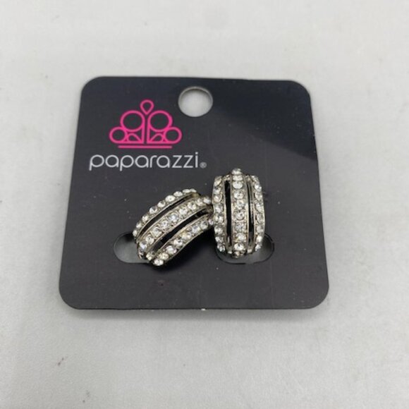 Paparazzi Pretty Pristine White Clip-On Earrings - Picture 1 of 2